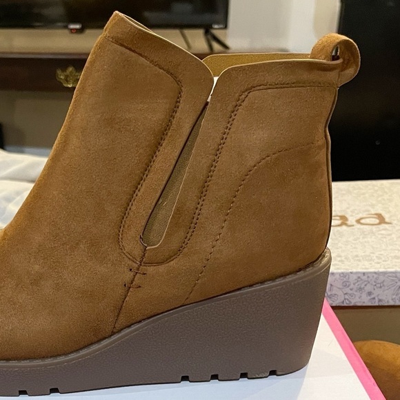 NWT and Box Jessica Carlyle Ankle Suede Boots Size 11 - Picture 7 of 8